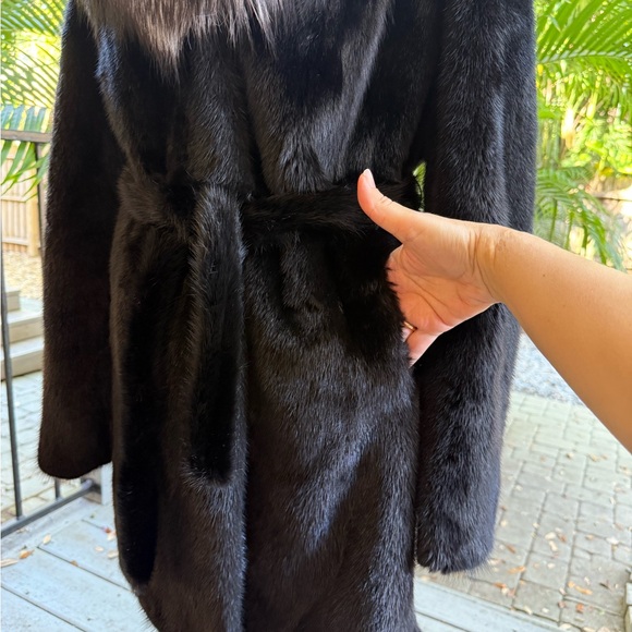 Mink Fur Coat with Silver Fox Hood – Black – Excellent Condition - Picture 11 of 16